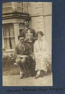 In the 1930s, an organisation known as the Irish Monarchist Society, whose members included Francis Stuart and Osmonde Esmonde, plotted to overthrow the Irish Free State and establish an independent Irish Catholic monarchy under a member of the O'Neill dynasty