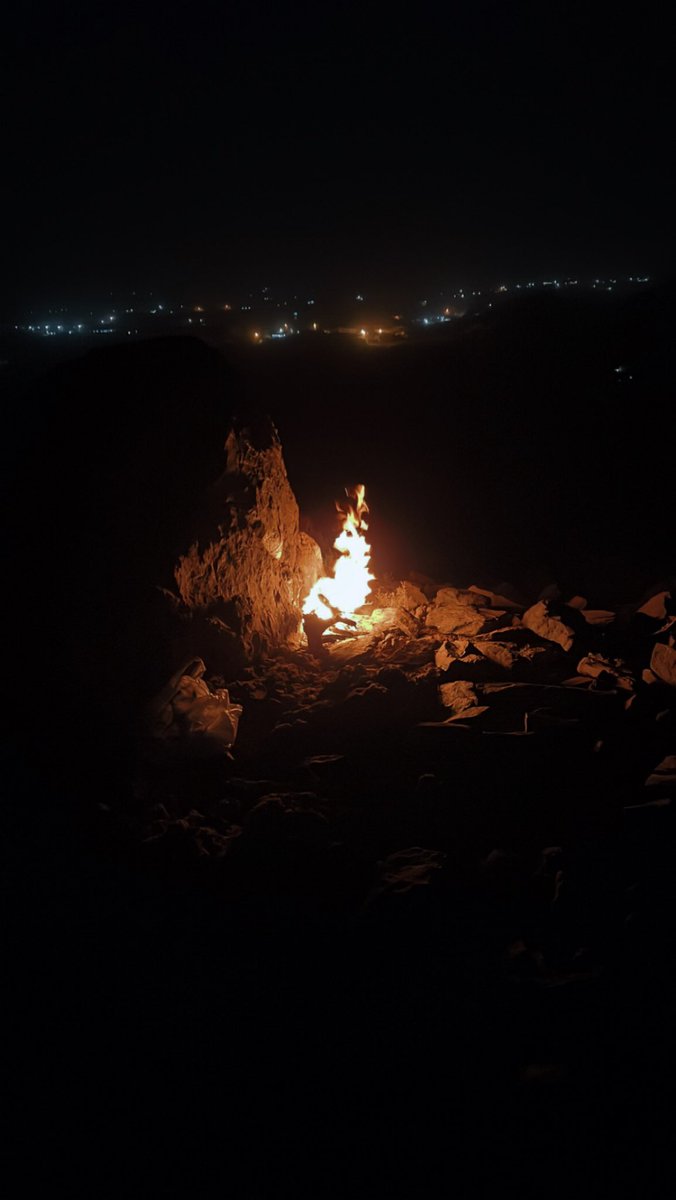 ABM_O30's tweet photo. أيها الساهر ليلاً بين ذكرى الآفلين..
هل أفاد اللّيل يوماً في رجوع الغائبين؟ https://t.co/Wp8SZ1utl0