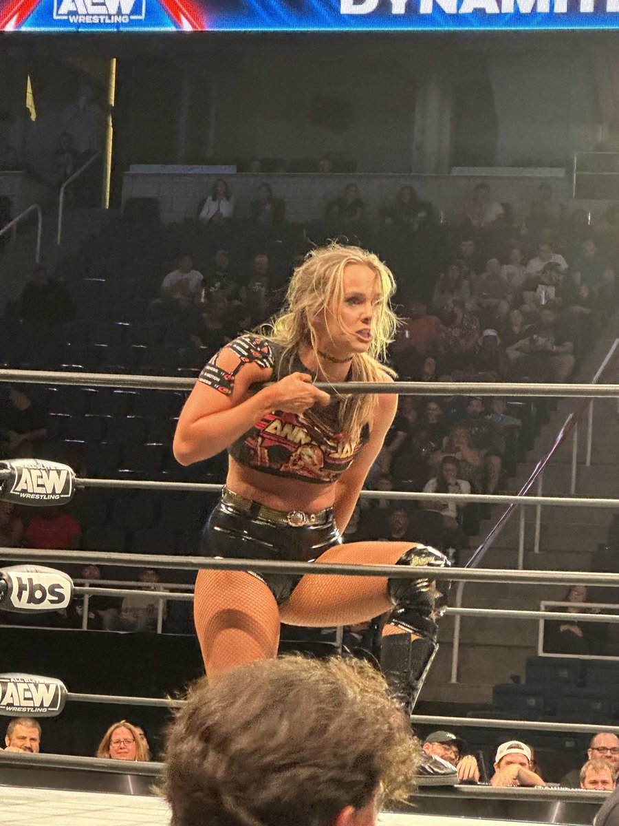 jacenes22's tweet image. OMG OUR QUEEN IS IN ALBANY!! @annajay___ #AEWDynamite #AEW #QueenSlayer 💕💪🏻👑