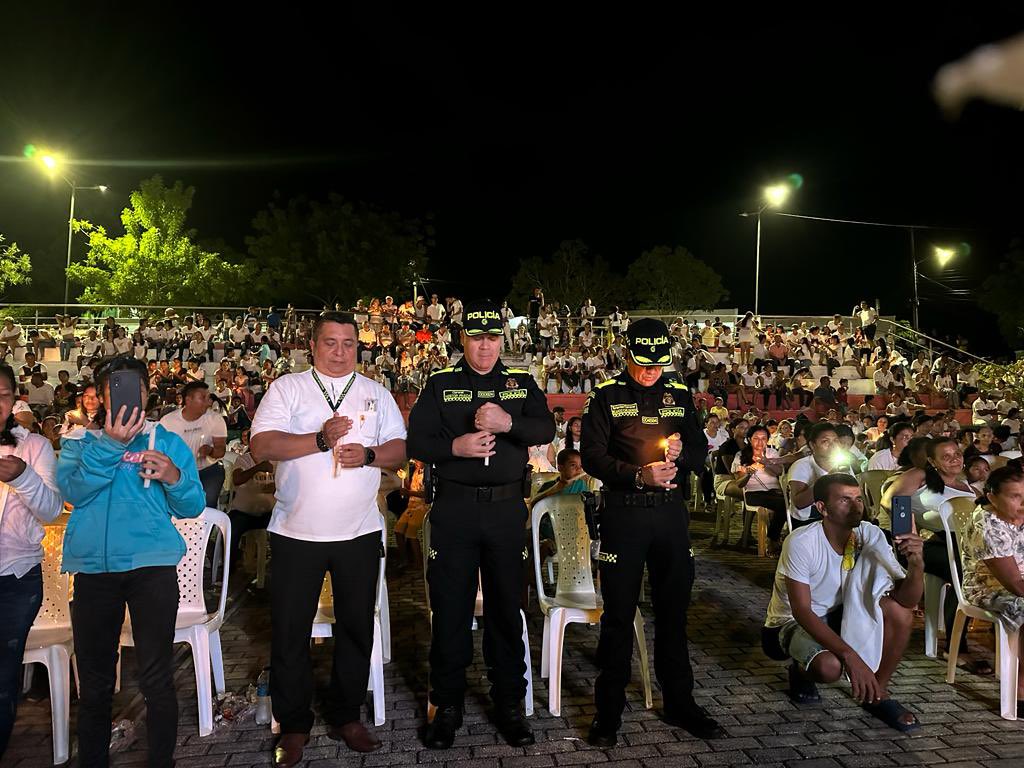 SucrePolicia's tweet photo. 🕯️En Chochó, con velatón  recordamos a nuestros jóvenes, con la búsqueda de reconciliación de la comunidad. #DiosYPatria https://t.co/4qXImTrSAQ