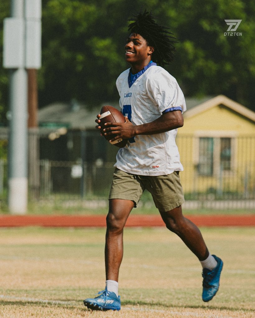 DT (@dt2ten) on Twitter photo Coach <a href="/sal_tellez/">Sal Tellez</a> & The Voks Are Preparing For A Big Season In The 78207. Canβt Wait To Dive In & Share Their Story #BeAVok π₯βοΈπ Coach <a href="/sal_tellez/">Sal Tellez</a> & The Voks Are Preparing For A Big Season In The 78207. Canβt Wait To Dive In & Share Their Story #BeAVok π₯βοΈπ