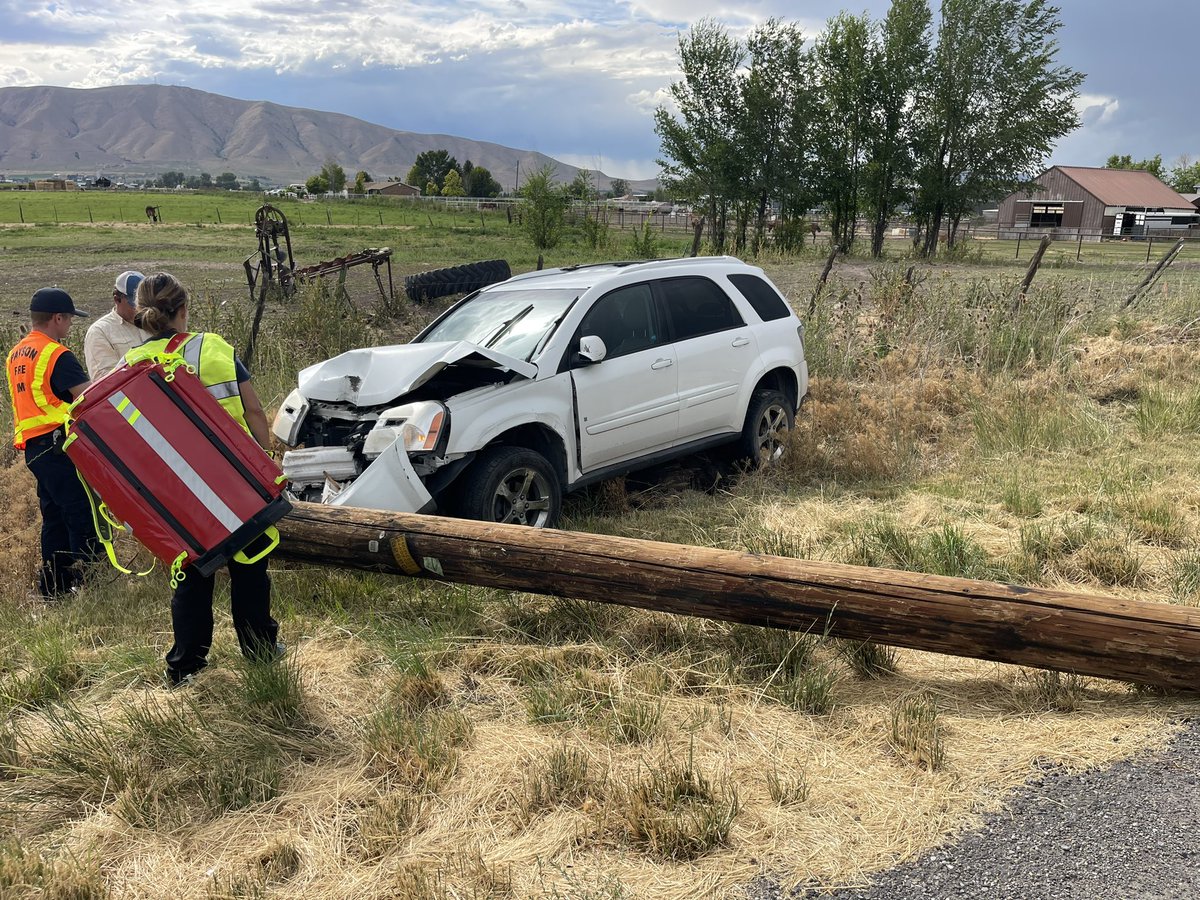 PaysonFire's tweet photo. Vehicle accident and power lines down. 3200 West closed from 8000 South to 8300 South. Use alternate routes. Expect delays. https://t.co/VEGusLXznI