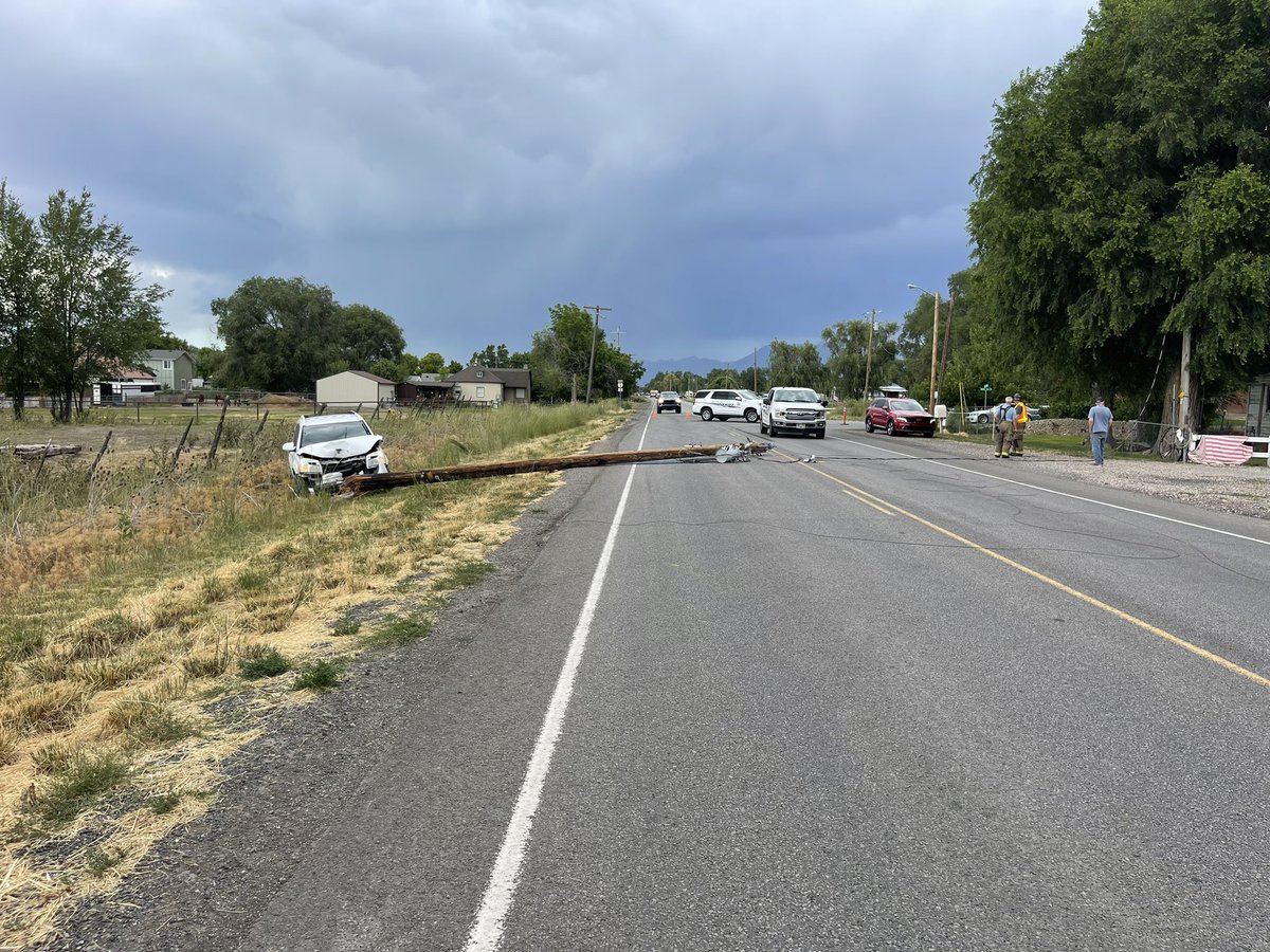 PaysonFire's tweet photo. Vehicle accident and power lines down. 3200 West closed from 8000 South to 8300 South. Use alternate routes. Expect delays. https://t.co/VEGusLXznI