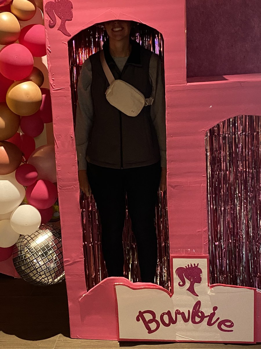 sick_nmith's tweet photo. Parents: “ your sister isn’t that tall”
My Sister: https://t.co/dP6icjfwmD