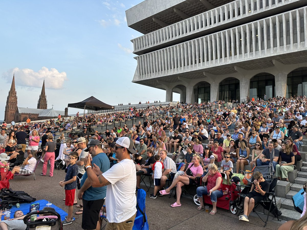 therealstarek's tweet photo. Huge turnout on a beautiful summer night for @EliYoungBand at Empire State Plaza. Next Wednesday, the 50th anniversary of hip-hop! #OnlyGoodStuff with Team @NYS_OGS https://t.co/otRvKDQMPG