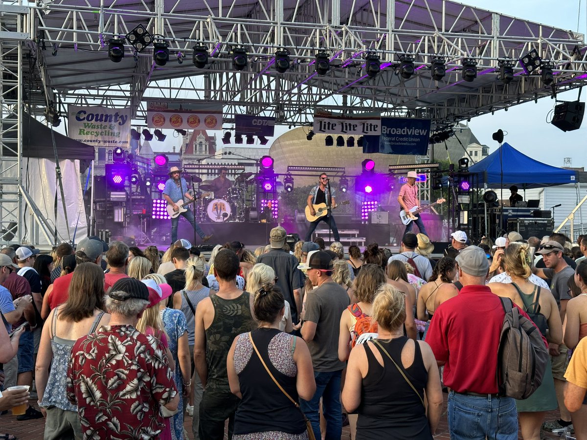 therealstarek's tweet photo. Huge turnout on a beautiful summer night for @EliYoungBand at Empire State Plaza. Next Wednesday, the 50th anniversary of hip-hop! #OnlyGoodStuff with Team @NYS_OGS https://t.co/otRvKDQMPG