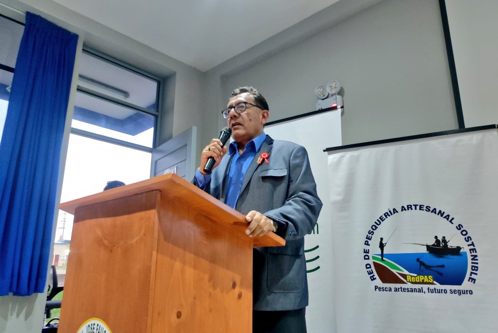 CooperAccionPER's tweet photo. 🔴  El II Foro Internacional: Experiencias marino costeras frente al #cambioclimático se clausuró  con las palabras de Jesús Barreto de la Universidad Nacional de #Huacho y Alejandro Chirinos, director de @CooperAccionPER. Además, de un sorteo de canastas de junco. https://t.co/OAlqMSctkJ