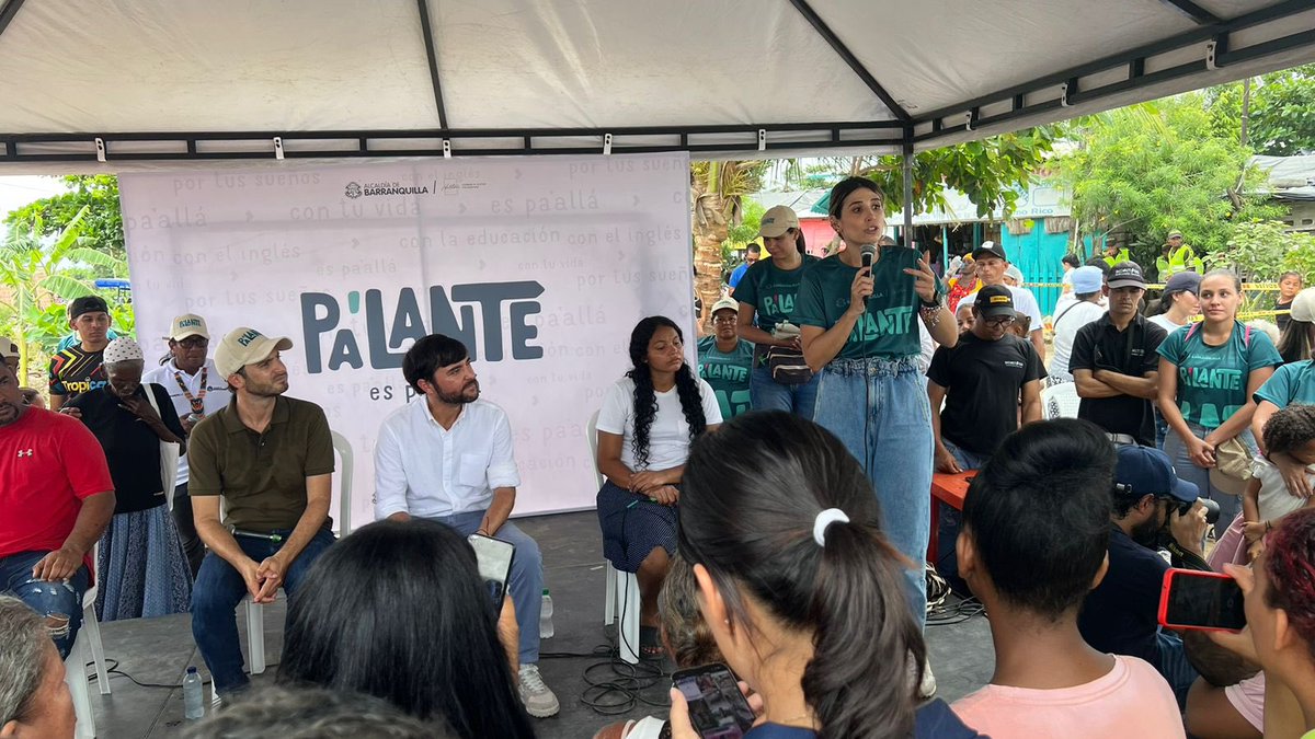 DesEconomicoBAQ's tweet photo. ‘Pa’ lante’ llegó a la comunidad de Bendición de Dios🙌

Con esta apuesta integral gestionada por la Of. de Relaciones Internacionales, llevaremos empleo y emprendimiento con @Oportunidadesbq y bilingüismo con #InglésParaElTrabajo, para transformar y mejorar nuestras comunidades. https://t.co/ZCf0PaxuZf