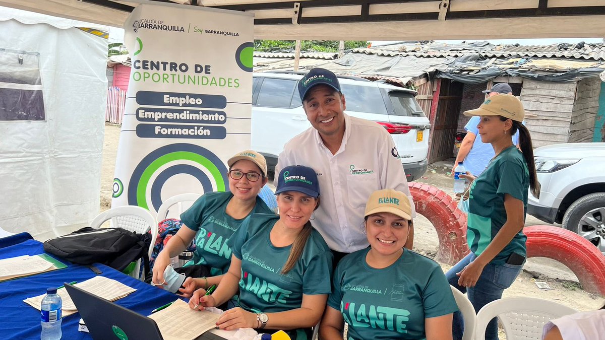 DesEconomicoBAQ's tweet photo. ‘Pa’ lante’ llegó a la comunidad de Bendición de Dios🙌

Con esta apuesta integral gestionada por la Of. de Relaciones Internacionales, llevaremos empleo y emprendimiento con @Oportunidadesbq y bilingüismo con #InglésParaElTrabajo, para transformar y mejorar nuestras comunidades. https://t.co/ZCf0PaxuZf