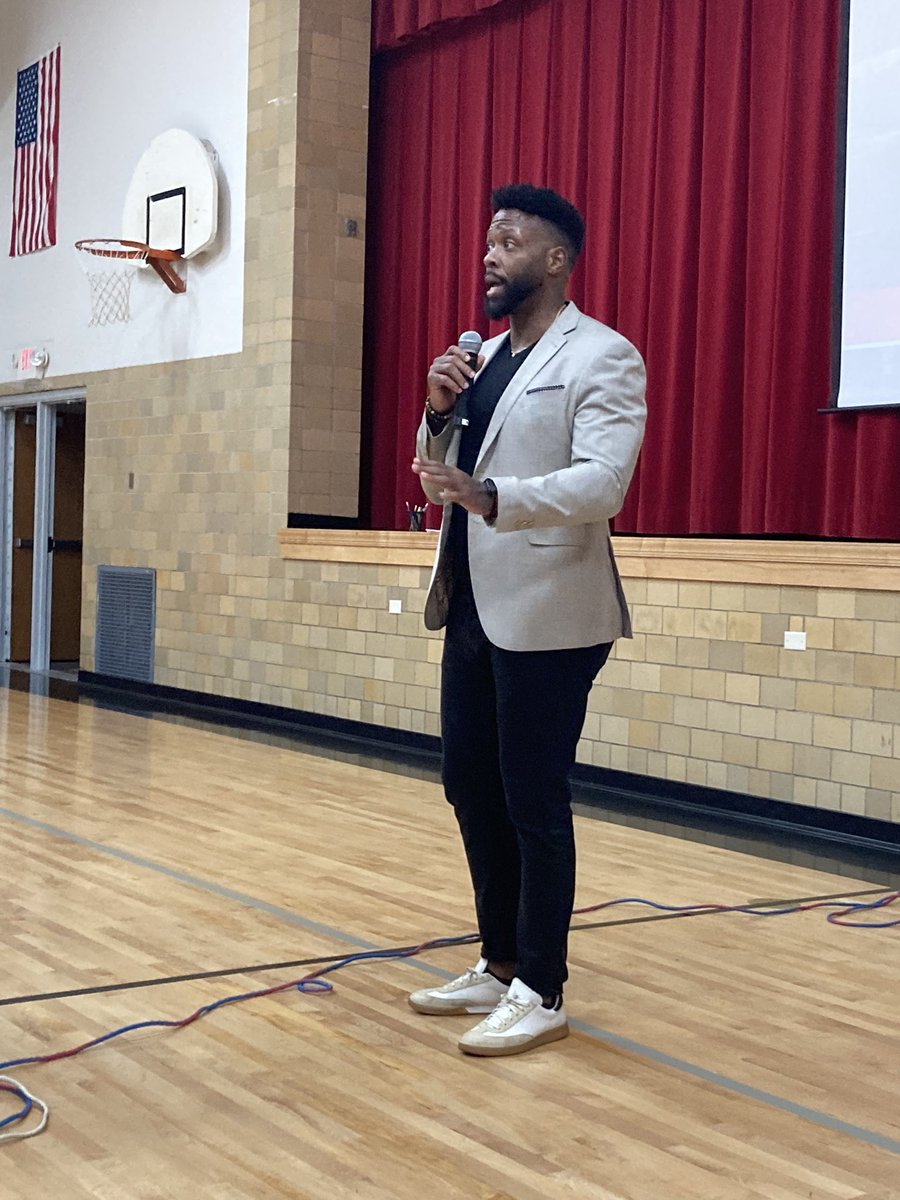 Huge shout out to Jay Richardson for coming to our “Little City” and providing a powerful message about focus and determination!! 
<a href="/JayRichardson99/">JAY RICHARDSON</a>