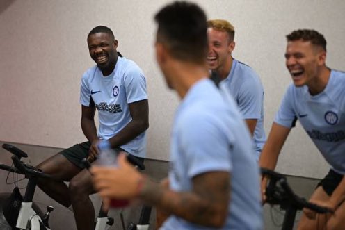 ImperatoreFC's tweet photo. “Then I got a call from Pioli…!” https://t.co/sJ7tqcikPC