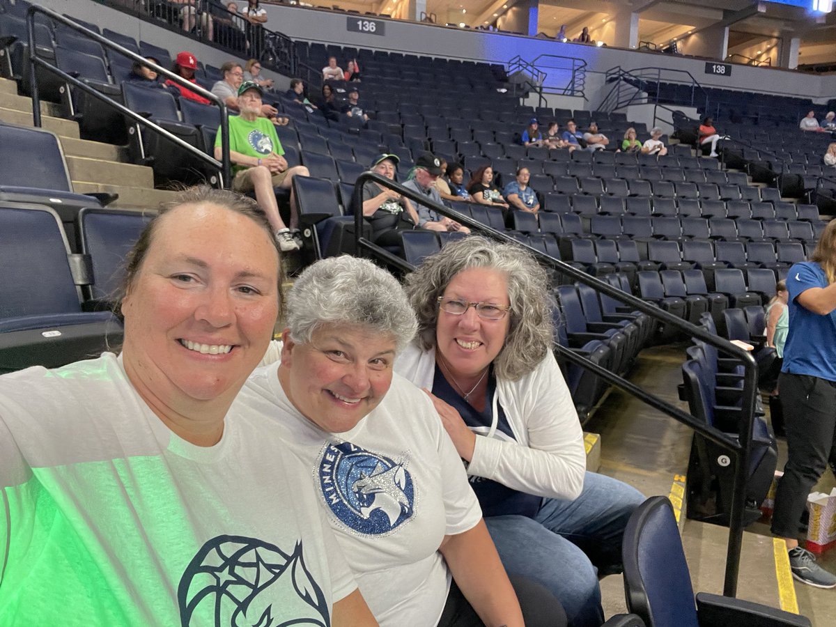 Chakka1962's tweet photo. Let’s go Lynx! Let’s get a W!
#lynxpix https://t.co/S6i22o0MOa