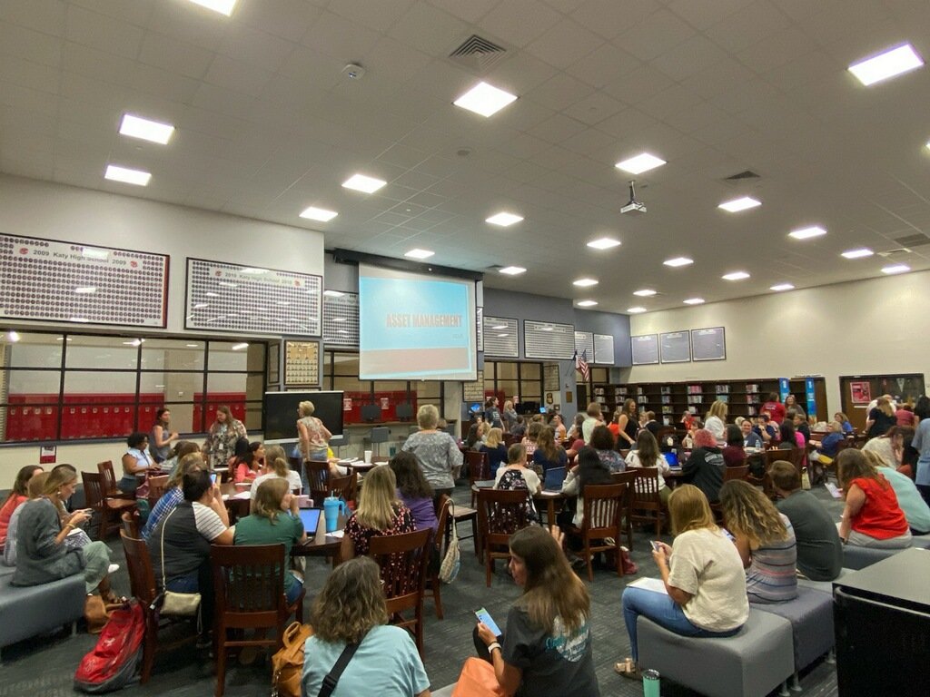 katy_libraries's tweet photo. Assets Management meeting for librarians is packed! Getting ready for the start of school. Thanks to @KatyHSLibrary for hosting. #katylibraries @katyisd https://t.co/M0TDRPCbcH