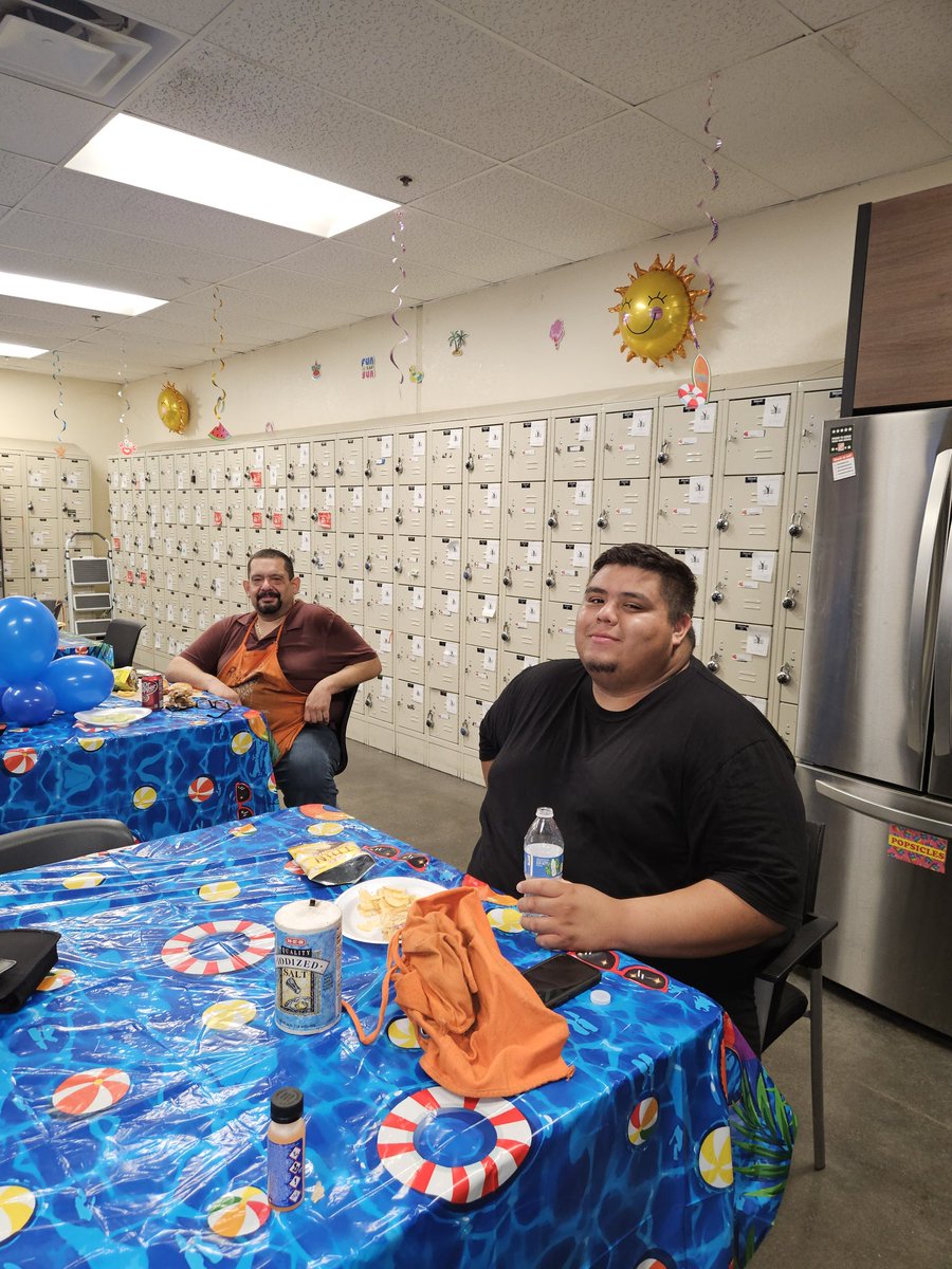 ysas10526's tweet photo. Kicked off our #FunintheSun CAM Appreciation Week! on the 24TH. Today, we had lunch for our hardworking  cashiers. Thank you for taking  care of our customers. We appreciate all you do!#6564 https://t.co/VBS4Gel2je
