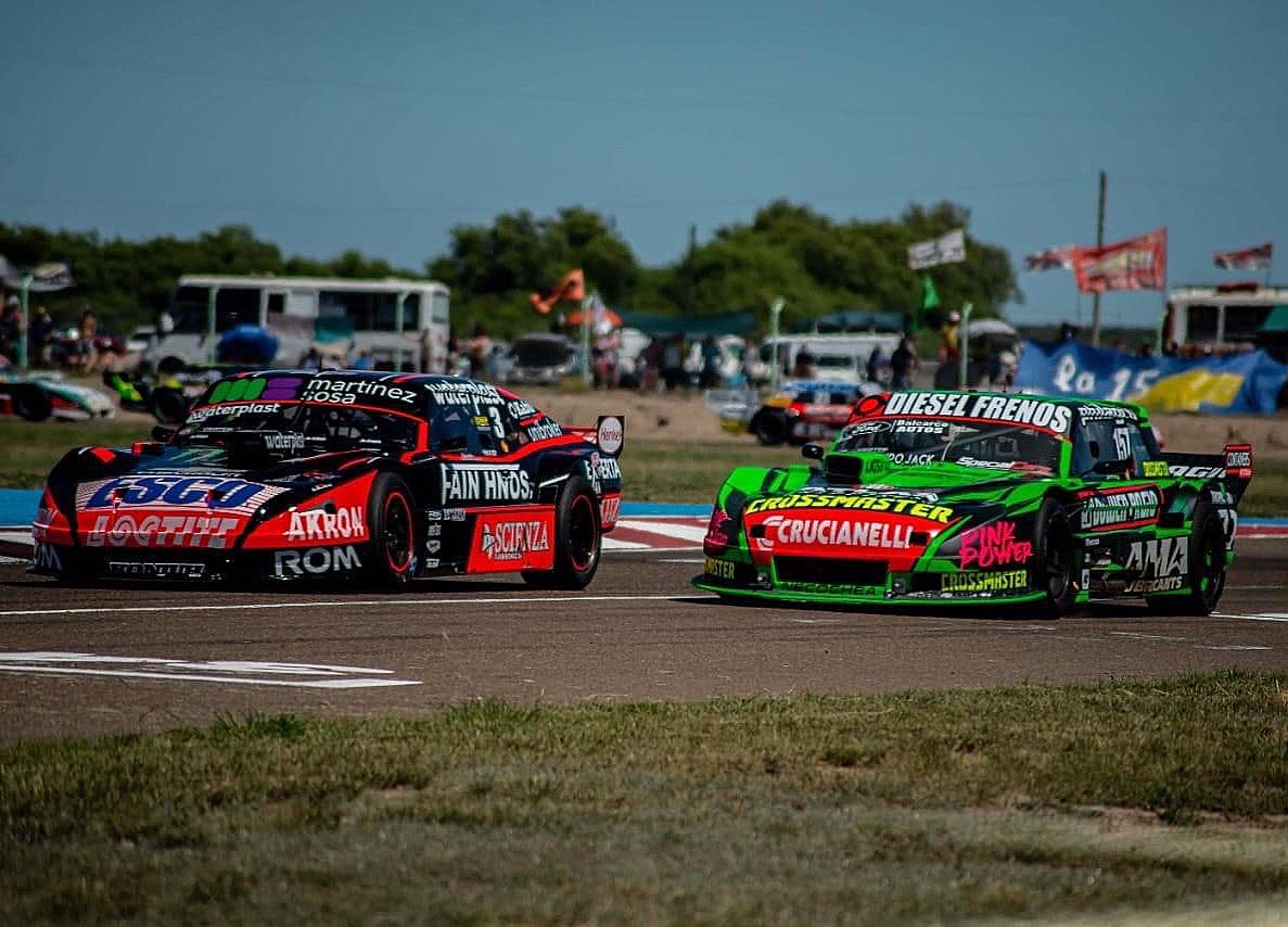jbdebenedictis's tweet photo. Que orgullo @AgustinCanapino volver a compartir la pista con vos 🐝

Te esperamos 😀

@actcargentina  #TC #Galvez https://t.co/yuSGDdXGsi