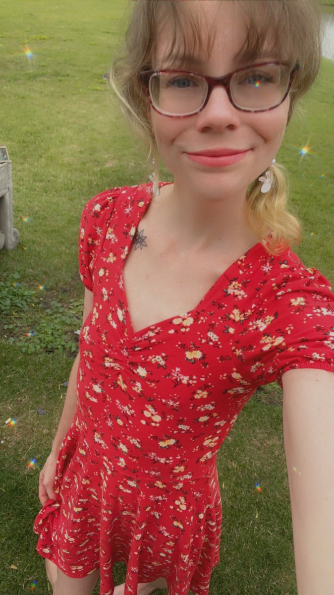 mimistarblossom's tweet photo. 🌼🌹

#brunette #blueeyes #glassesgirl #reddress #kawaii #cute #pretty #prettygirls #cute #cutegirl #mom #momoftwo #cutie #cutegirls #prettygirl https://t.co/4emYL8HEgW