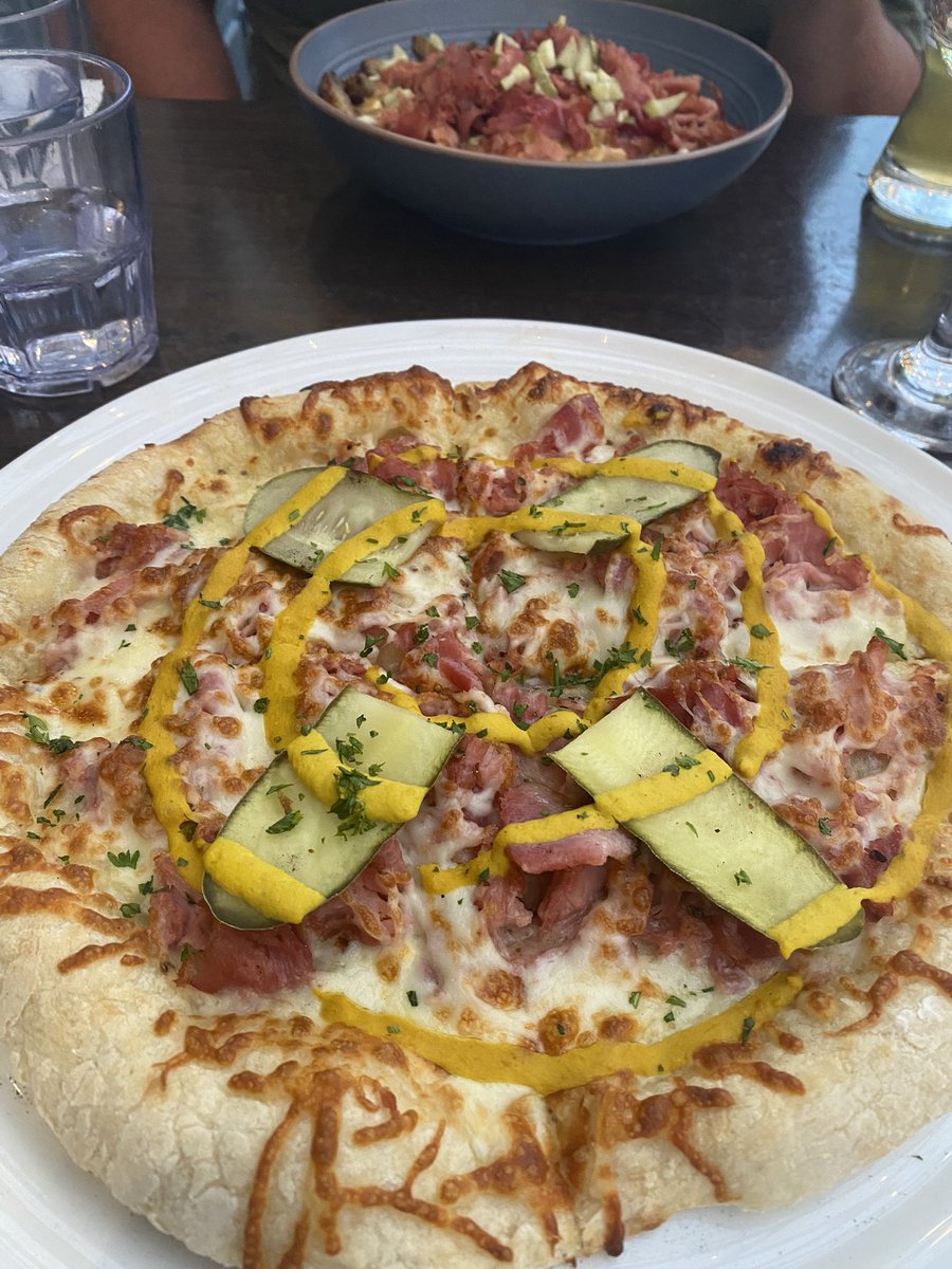 charlieCH31's tweet photo. Ça sent le ciel #MiamMiam #HoPera https://t.co/qiMlrawFhm
