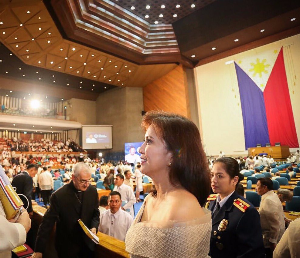 arcelo_ian's tweet photo. WEEKEND JOURNAL FOR TODAY: Former Vice President @lenirobredo wearing a lot of different kinds of Flipiniana dress, which is really elegant and sophisticated. She salutes these Filipino dressmakers, fashion designers and weavers who really proud of our country's heritage.🇵🇭 https://t.co/aJ2LXRjPEJ