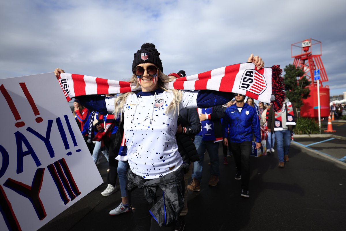 USWNT's tweet photo. Loud and proud in Welly 🇺🇸 https://t.co/LxQBYa158a