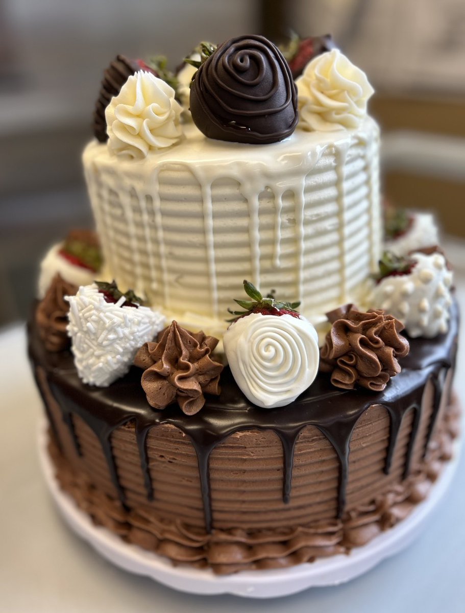 EllsworthKim's tweet photo. When you love to bake you make a cake! https://t.co/u8OTdyk0vT