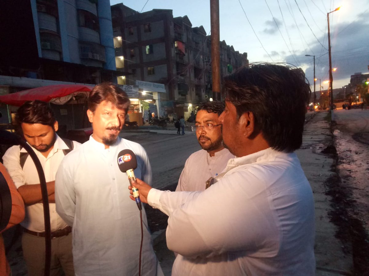 danishabid71's tweet photo. چیئرمین یو سی 3 نیو کراچی ٹاؤن جناب علی ارشد صاحب  کا یو سی کا دورہ۔
یو سی میں صفائی ستھرائی کے جائزہ کے بعد میڈیا سے گفتگو۔۔۔
#north_jamat_ka #new_karachi_town #karachijamat #media @K21NewsOfficial https://t.co/WA2db3PO26