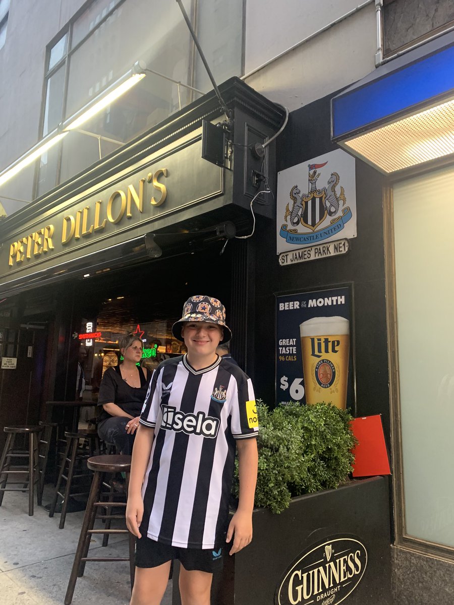 staceym04's tweet photo. What’s the chances of finding a Geordie bar in NYC right next to the hotel that lets the kids in ⚪️⚫️⚪️⚫️ #PLSummerSeries  @NUFC  roll on Friday 🙌 https://t.co/GujiE3ZzGB