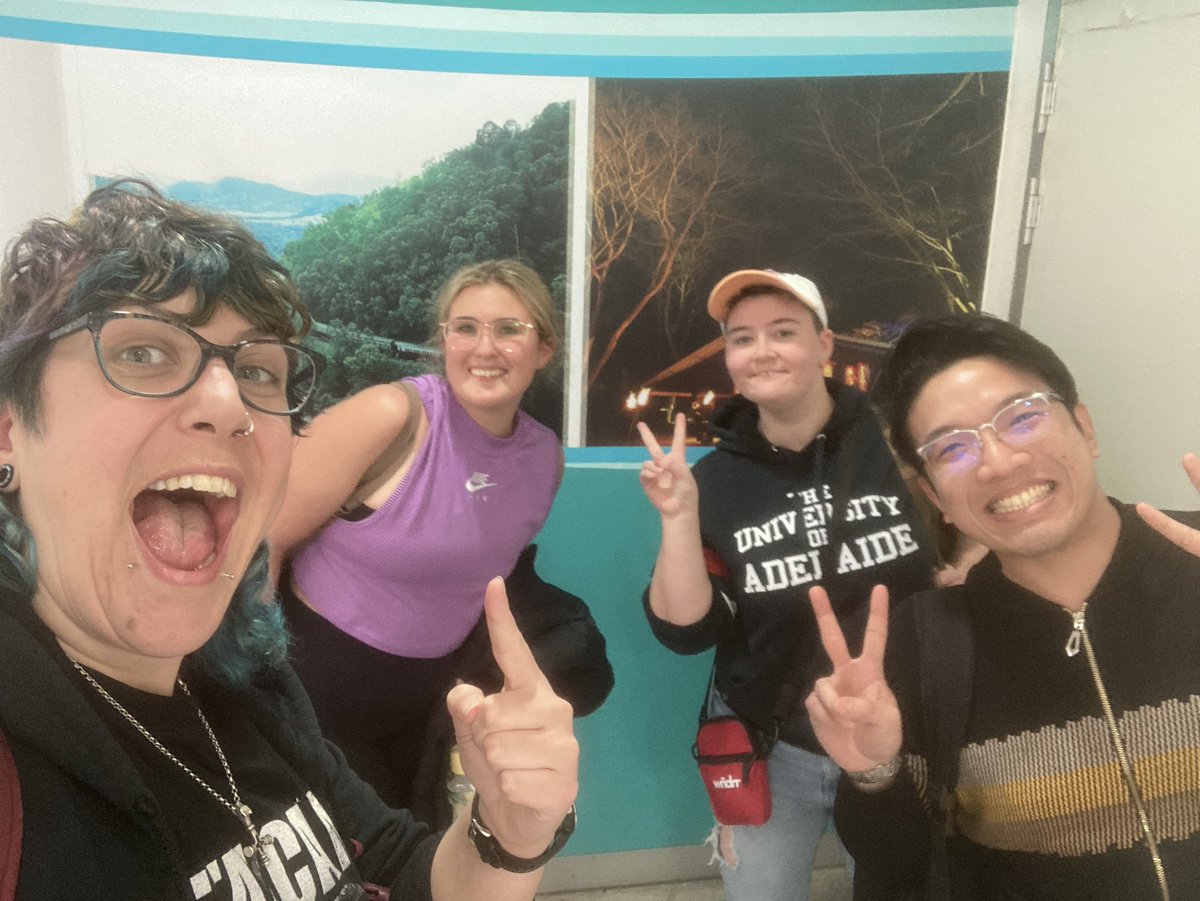 DrEmSherratt's tweet photo. Cairns we have arrived! Quantitative Morphology Group does ICVM part one - airport selfie! https://t.co/dRMM4QGkpv