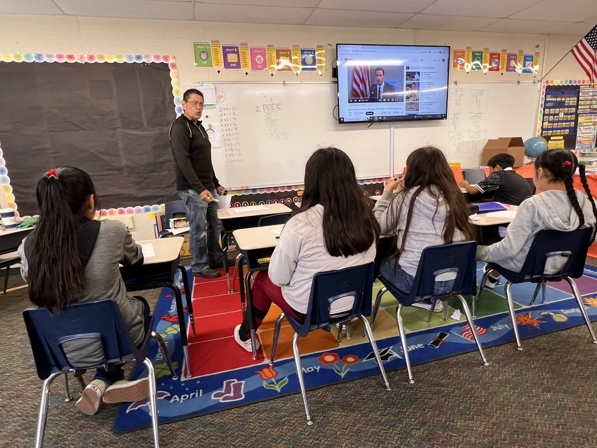 GuillenMarisol's tweet photo. ELD Camp students and teachers hard at work this summer!  Way to build language based on rigorous content!🙌🏽 #hesdpride https://t.co/HXCuzIBbgy