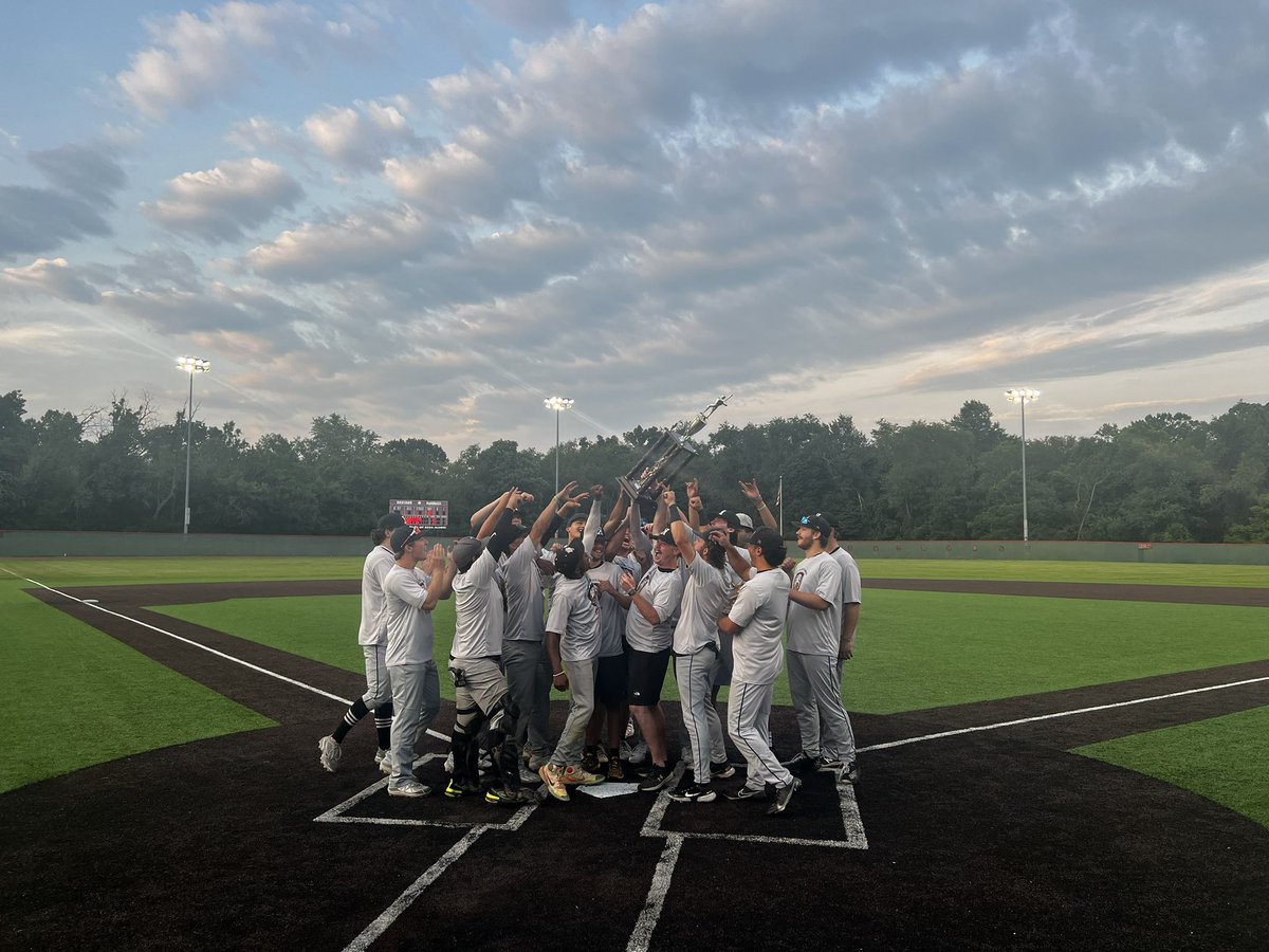 Ohio Collegiate Summer Baseball League (@ocsblbaseball) on Twitter photo Your 2023 OCSBL Champions!!!
<a href="/tntBaseballohio/">TNT Baseball Academy</a>
<a href="/jackson_judy4/">Jackson Judy</a> from <a href="/TriCAthletics/">Tri-C Athletics</a> throws a CG for the Knights and is the tourney MVP. ๐
Congrats to the <a href="/ChillicotheCaps/">ChillicotheCapitals</a> on a great season. Your 2023 OCSBL Champions!!!
<a href="/tntBaseballohio/">TNT Baseball Academy</a>
<a href="/jackson_judy4/">Jackson Judy</a> from <a href="/TriCAthletics/">Tri-C Athletics</a> throws a CG for the Knights and is the tourney MVP. ๐
Congrats to the <a href="/ChillicotheCaps/">ChillicotheCapitals</a> on a great season.