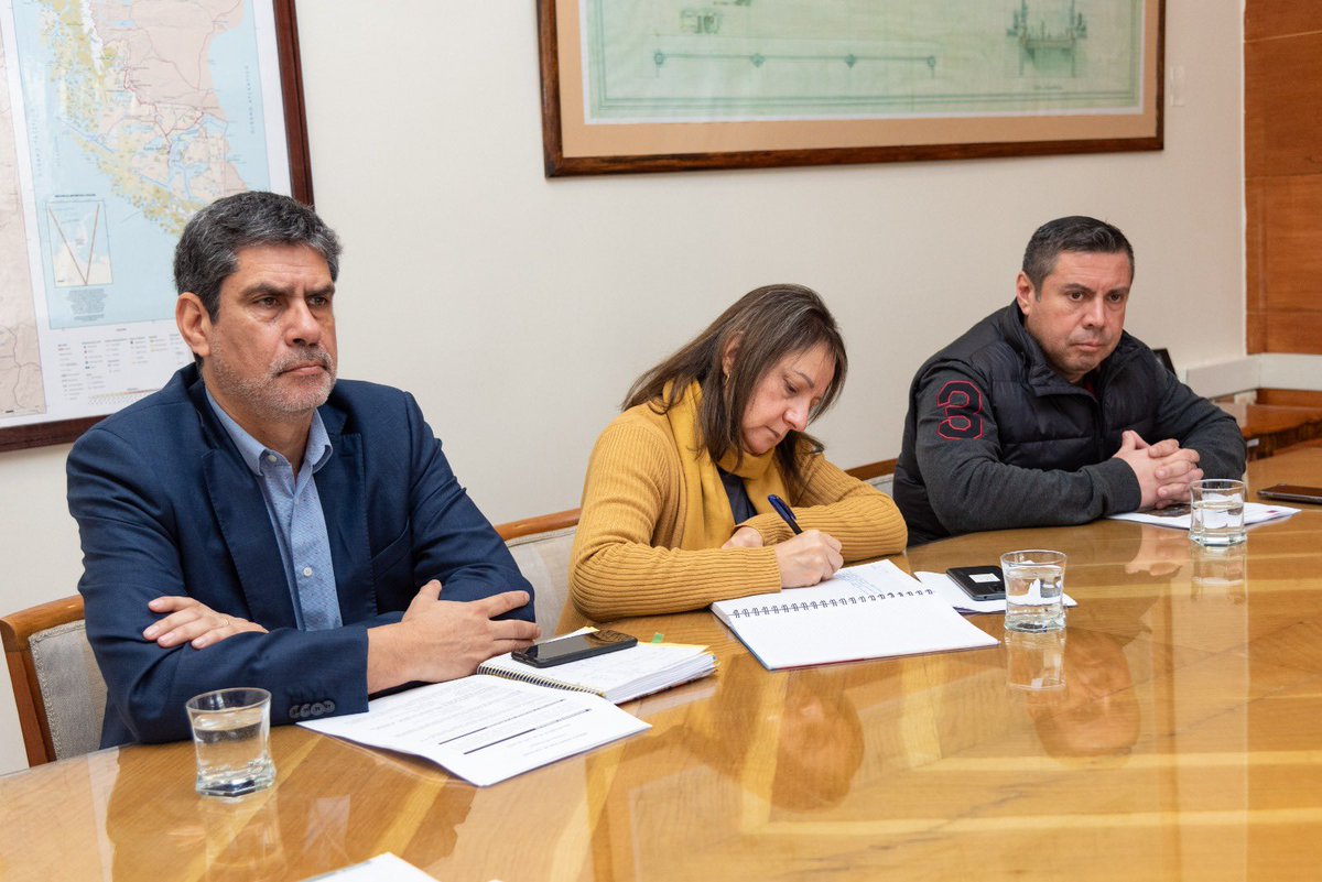 Esta mañana en la @Subse_OOPP nos reunimos con el alcalde de Hualqui, Jorge Constanzo, de la región del Biobío, para conocer los requerimientos de su comuna en cuanto a infraestructura vial y obras de defensas fluviales que entregaran seguridad a vecinas/os de la localidad.