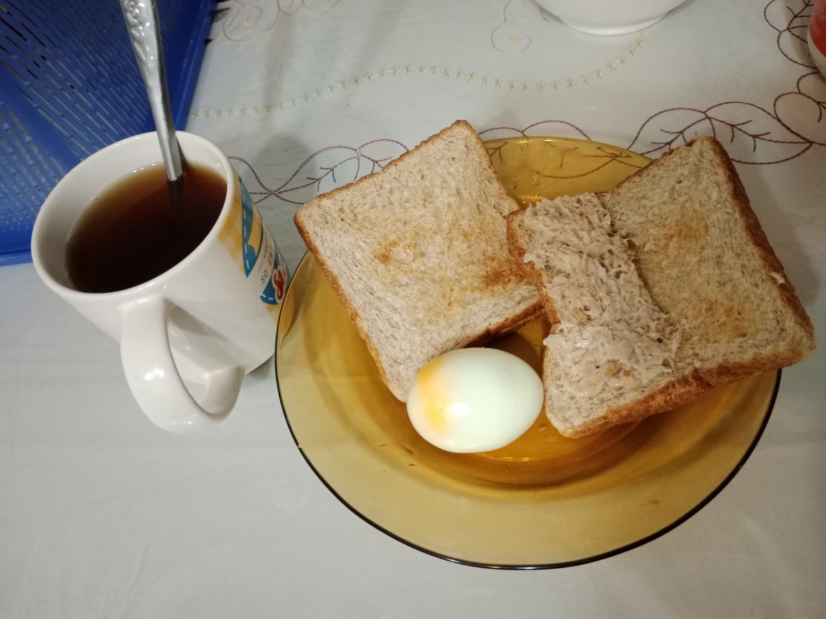 zeni_zetty's tweet photo. Breakfast!!!!
Last night i didnt eat ..just make 45 jogging and rest
Today is 2 piece toast while wheat bread
Boiled egg
Tuna
And coffee less sugar
#diet #HealthyFood #loveyouall #weightgoal https://t.co/92QWm5YqAM