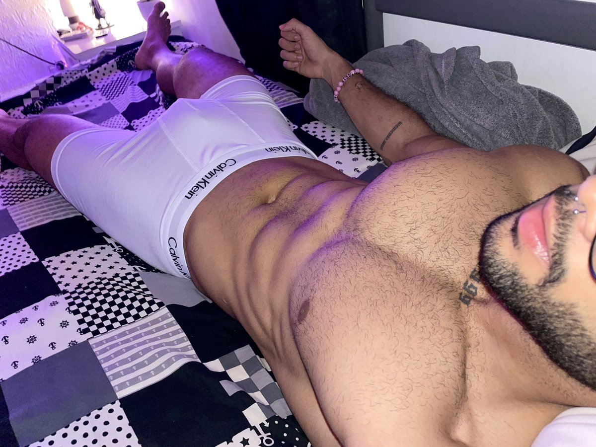 Jeergg's tweet photo. Tengo la cara un poco inflamada 🥺❤️porque me saque dos muelas 🦷 https://t.co/U8d6vhmEYW