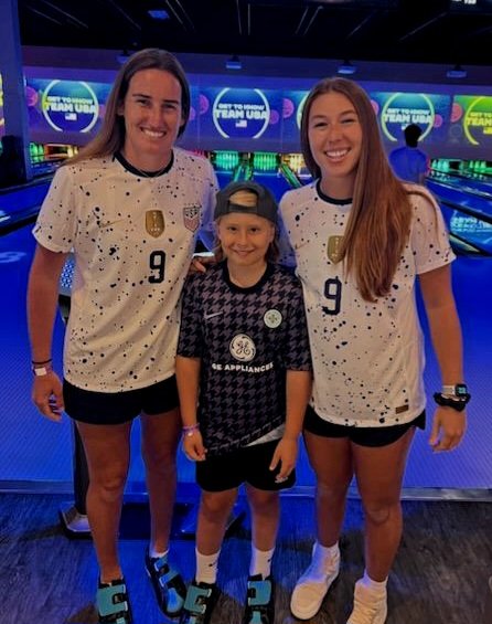 Ledgehogs's tweet photo. Thank you for a great experience, @hillarybeall &amp; @jblooms14! #BowlWithUs 🎳⚽️ https://t.co/36TWZeTHiq