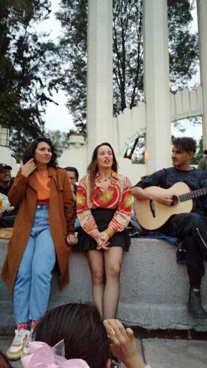 Buen acustico de <a href="/monsieurperine/">Monsieur Periné</a> en el Parque México la musica no tiene fronteras y alegra el alma <a href="/LunaOlivia/">Olivia Luna ✨</a> <a href="/ruidoblancofm/">Ruido Blanco FM ⚡️</a>