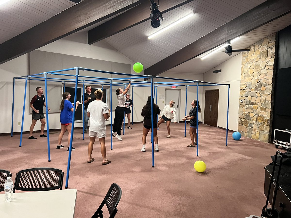 ekufca's tweet photo. Lots of @9squareintheair fun at tonight’s #SummerHuddle! #GoBigE #ekufca #fcahuddle https://t.co/g1Ktbk1dh5