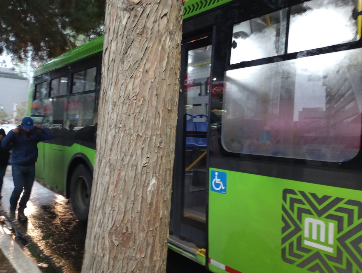 arikai13's tweet photo. 6:46 pm, llega otro, aún no abordamos el otro, puedo entender que los conductores necesiten un rato para descansar, eso no lo discuto... Pero no sería mejor aumentar la cantidad de autobuses???

#RTPNotícias #RTP @RTP_CiudadDeMex https://t.co/ufGfhAdRO3