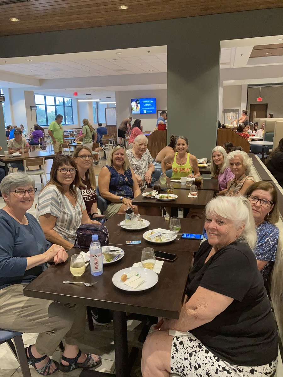 SoCalMOMClubs's tweet photo. Some of our SCMOMC members hanging out with fellow MOA members at the Multiples of America 2023 Annual Convention in Orlando. @MultiplesUSA https://t.co/SOgZP8t3r6