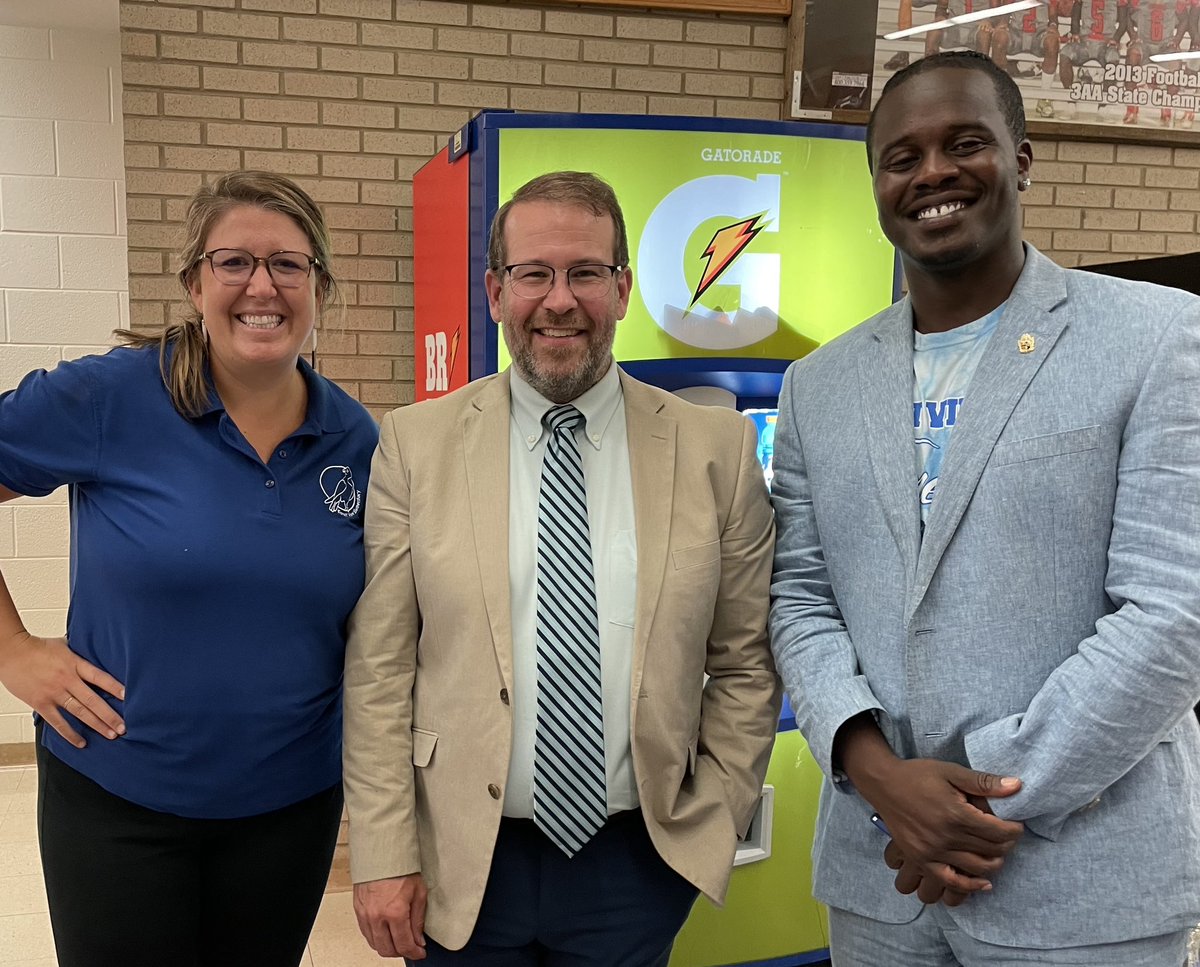 Thank you <a href="/Dr_Q_Farmer/">Quincey Farmer, Ed.D. ⚓️⭐️</a> &amp; <a href="/elizabethagora1/">Liz Agoranos</a> for hanging late to support <a href="/FVFalcons/">Forest View Elementary</a> at the DPS Summer Job Fair tonight!  It feels a lot less like work when you have a great team!  Thanks also to the other DPS administrators and leadership staff who checked in on us too! #wearedps