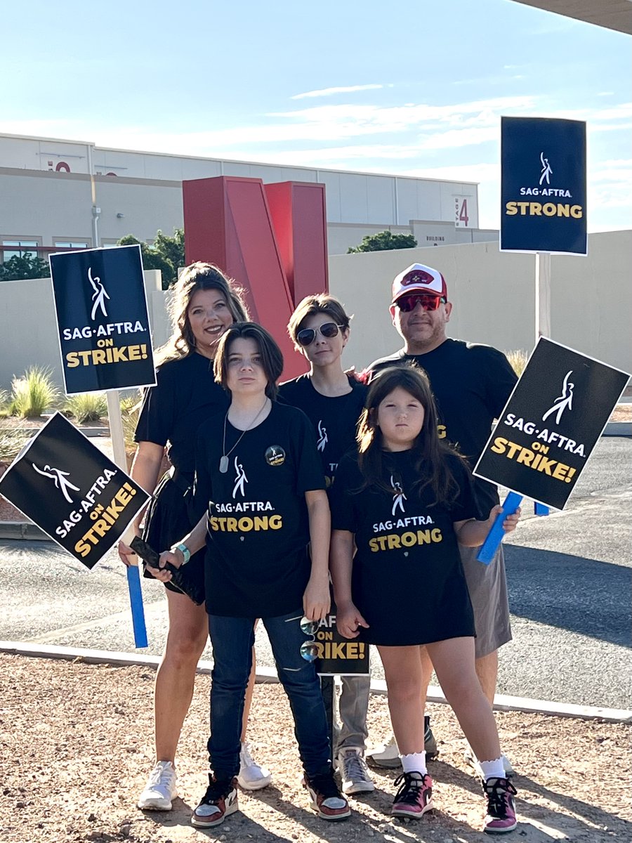 sagaftra's tweet photo. We are taking over the map 😎 #sagaftramembers from the Washington-Mid Atlantic, New Mexico and Miami Locals showed their #SAGAFTRAstrong solidarity today 💪

Find pickets and events near you at https://t.co/EE6qPXDi3T! https://t.co/R97a1hdyZv