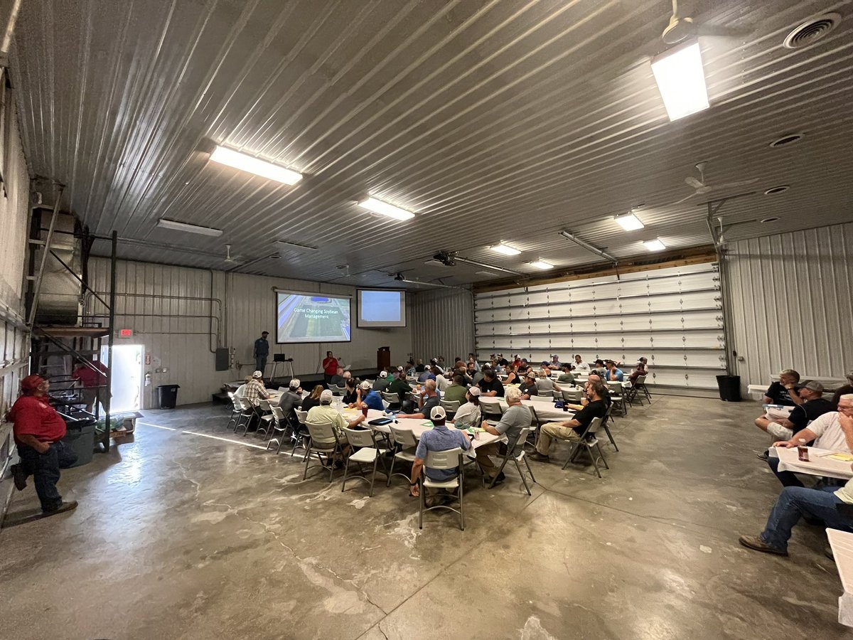 chickenpalmer1's tweet photo. Days 2&amp;3 #usastudytour.
#corncollege @CropTechInc. Thanks to the team, cracking two days! @IFerrieCCA @mattdues21, Ray and Katie. So much information and insights. Exceptionally well ran event. Hopefully I take some ideas and concepts home 🇦🇺 to keep pushing yield. Thanks 😊 https://t.co/kAz4Cau73b