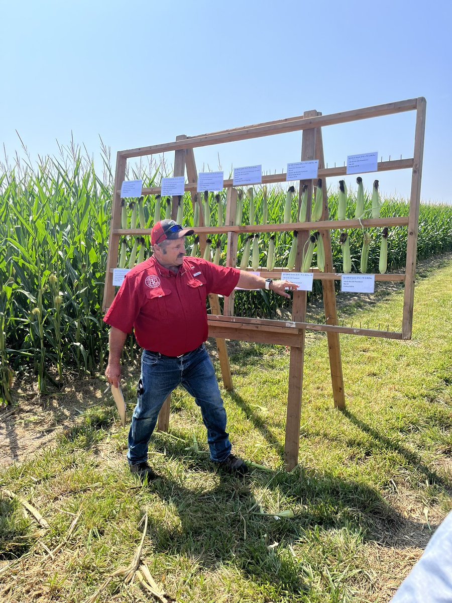 chickenpalmer1's tweet photo. Days 2&amp;3 #usastudytour.
#corncollege @CropTechInc. Thanks to the team, cracking two days! @IFerrieCCA @mattdues21, Ray and Katie. So much information and insights. Exceptionally well ran event. Hopefully I take some ideas and concepts home 🇦🇺 to keep pushing yield. Thanks 😊 https://t.co/kAz4Cau73b