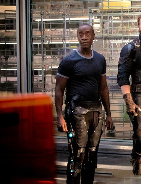 ElDanyBoss's tweet photo. Rhodes dejó de caminar en #CivilWar,  usó apoyo en #InifinityWar y #Endgame y hasta #FalconAndTheWinterSoldier caminaba sin problema.

Conclusión, Rhody es Skrull después de Endgame no Civil War.

#SecretInvasion https://t.co/pXhXGjIEXi
