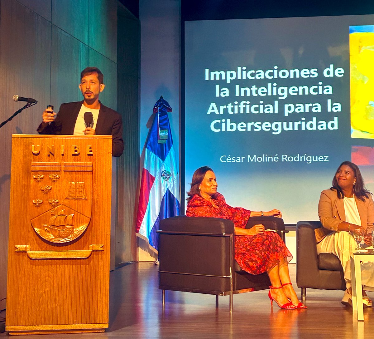 erikavalenzuela's tweet photo. . @CesarMoline nos pone a reflexionar sobre cuáles son las implicaciones de la Inteligencia Artificial para la ciberseguridad, dark AI…
#FraudGPT #AI #IA #DarkBERT https://t.co/3x78x7Nfwx