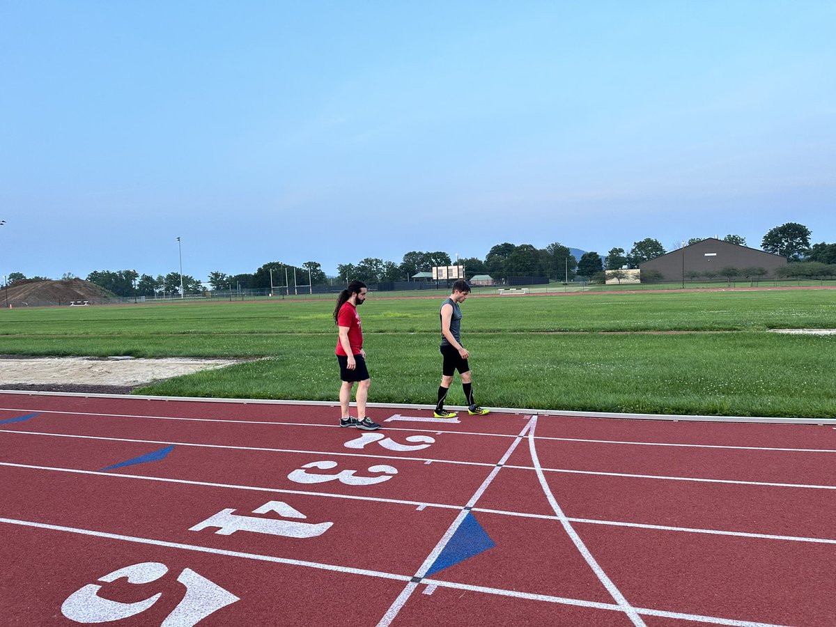 Mobility_Doc's tweet image. Just two Dr. Jo(h)ns from team Mobility-Doc running a fast* 400m time trial. Aging with athleticism is all about redefining 1) what makes you happy, and 2) what keeps you going. #health #fitness #running #yourenotaverage