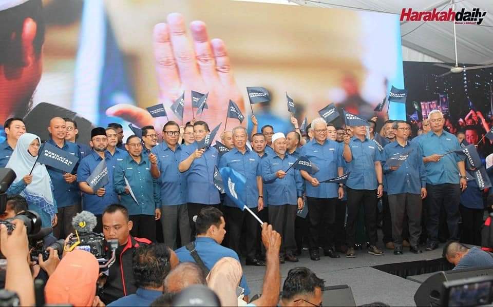 Berderau darah tengok gelombang rakyat Selangor. 

Isytihar calon tapi sambutan macam isytihar kemenangan. Penuh padang dari hujung ke hujung weh.

Kita kerja sungguh-sungguh. Kita ajak rakyat undi Perikatan Nasional.

(1/2)