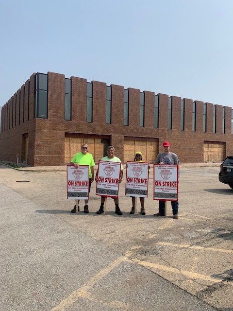 MidAmCarpenters's tweet image. New Rep Adam Gutierrez &amp;amp; #Local13 crew is picketing Barns/Evans Construction for area standards at the Vienna Beef factory at Damen &amp;amp; Elston in Chicago. Seeing workers paid substandard wages and benefits is not something we relish. #UnionStrong #MACRC