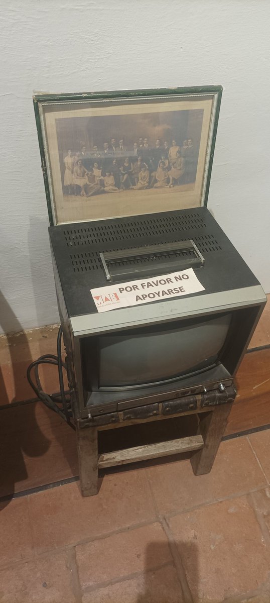 panicillo10632's tweet photo. Cómo olvidas tinajas, máquina de escribir, tacu y el tele en blanco y negro eran herramientas de mucha importancia en nuestro cuidad.
@holapancoe 
@utepsabolivia 
#Pancoe22
#AMORXSANTACRUZ
#ROMA5 https://t.co/YkwQ6KSXPc