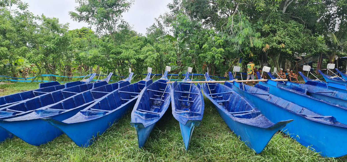 kikopangilinan's tweet photo. Malugod naming ibinabalita na nakapagturnover ang aming team ng 15 units ng 28ft fiberglass na bangka sa mga mangingisda ng Tayabas Bay sa Lucena, Quezon. Bawat bangka ay nagkakahalaga ng P120,000 at makakapagkarga ng 100 kilos ng isda. https://t.co/Vk6UcW7P4b