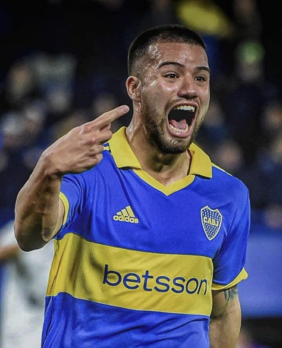 PadreBostero's tweet photo. Llegó un 4 y Weigandt igual rechazó ir a Vélez e Independiente para quedarse a pelear el puesto acá. Y no es la primera vez que lo hace. Podrá no ser del gusto del hincha pero hay que reconocerle su compromiso y sus ganas de vestir esta camiseta. Por más jugadores como el Chelo. https://t.co/7h6R8EoTq4