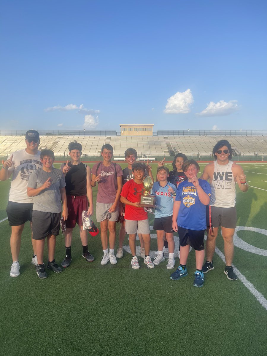 RoundRockFB's tweet photo. What a great three days it’s been for our middle school kids! Some of you noticed the temps lately and that is because these kids brought the HEAT! 🔥🔥🔥Great energy, attitudes, and effort by all! The future is looking bright for #DragonNation!! #BREAL @RRFBBooster @cmoorefrog https://t.co/iO4QKHvbXx